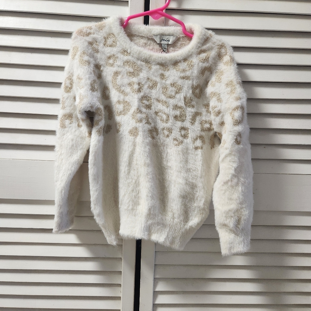 Gils snow leopard sweater.
